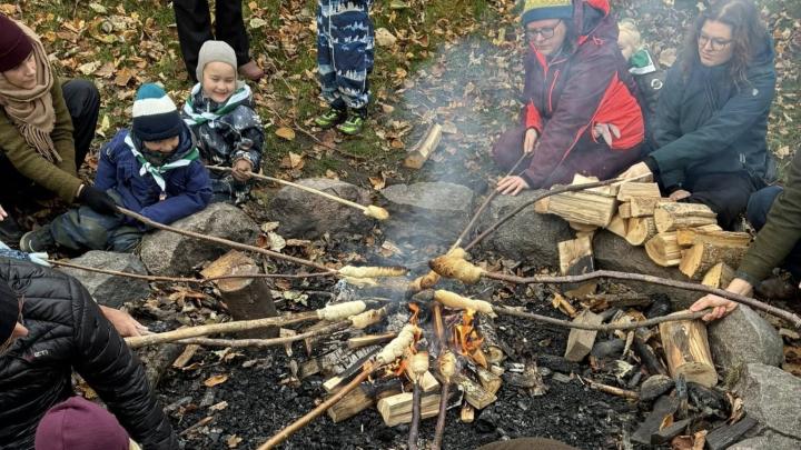 Familiespejderne laver snobrød